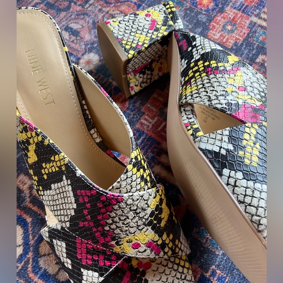 Nine West Gigi Block Heel Cross Mules | Neon Snake Print | NEW SZ 8 - Picture 1 of 6